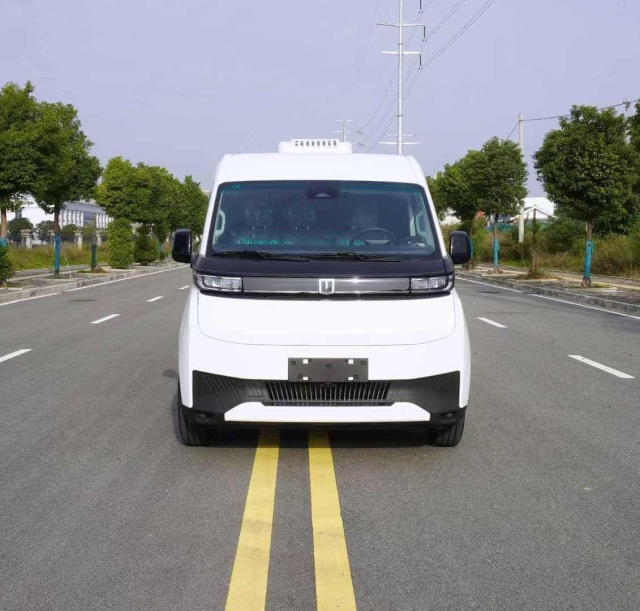 Geely Refrigerated Minivan