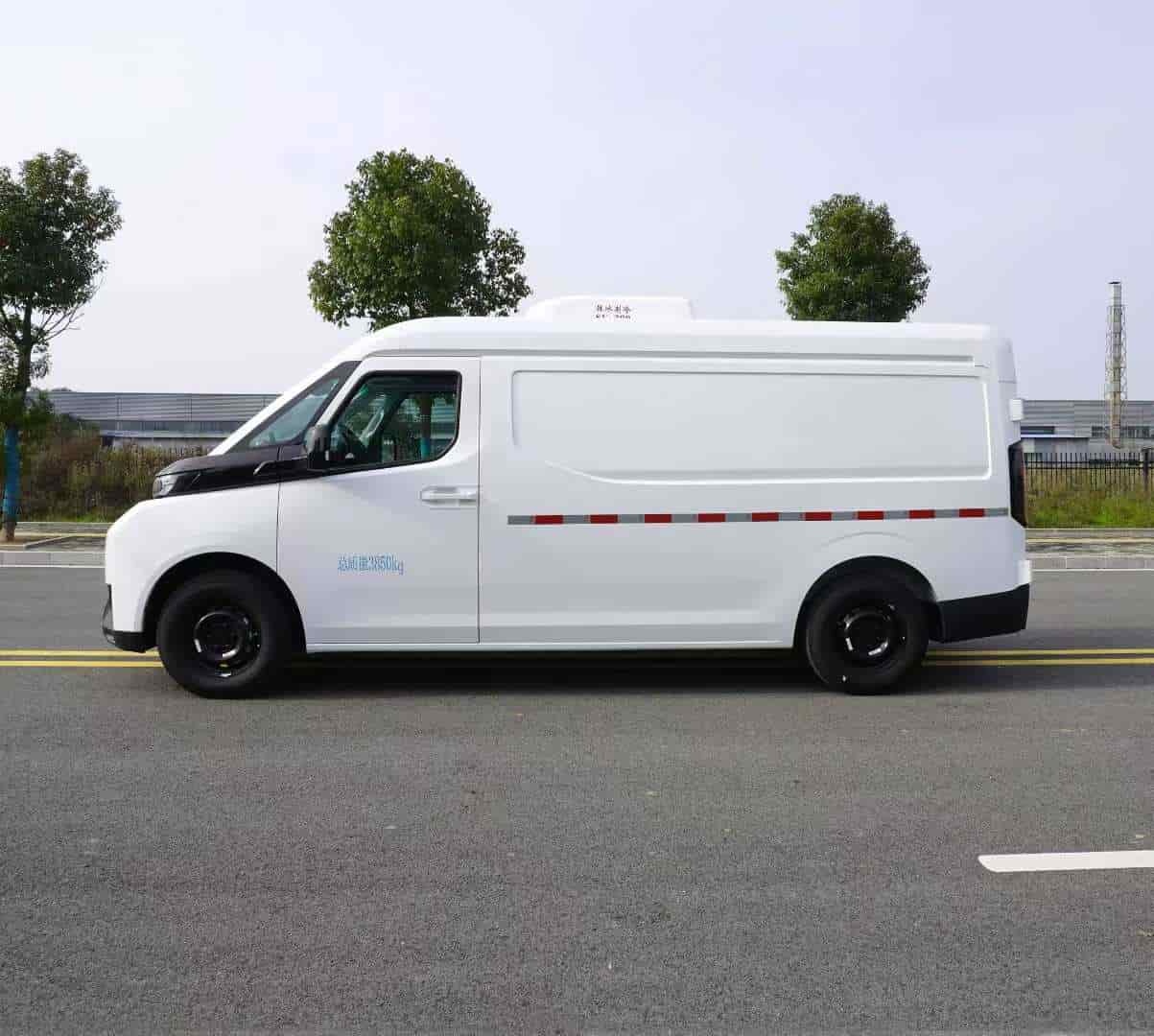 Geely Refrigerated Minivan