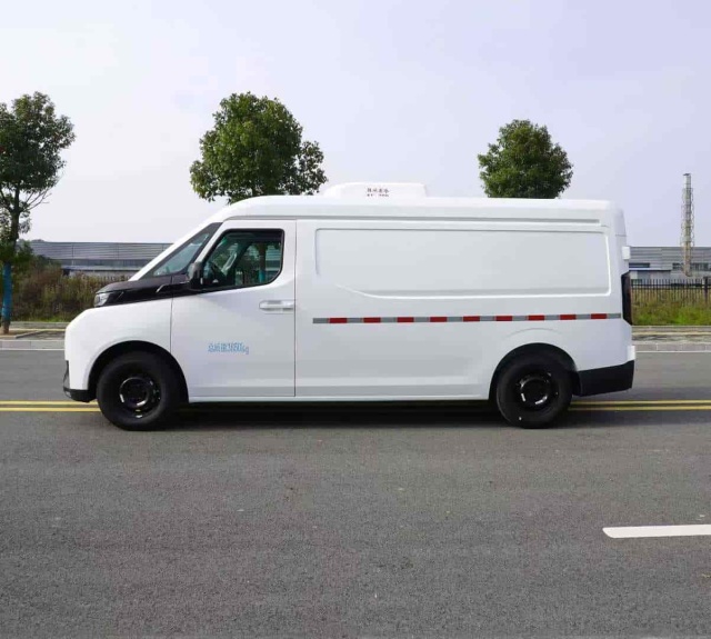 Geely Refrigerated Minivan