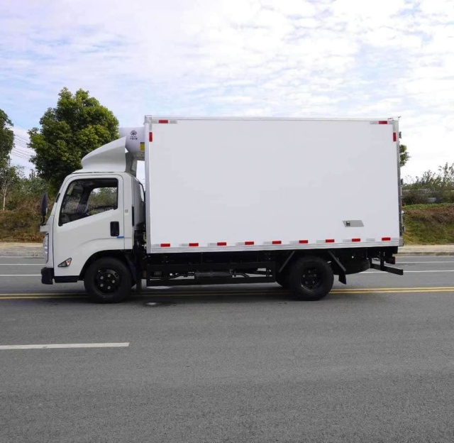 Jiangling (Zhongti) Refrigerated Truck