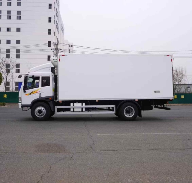 Jiefang Extended Cab Refrigerated Truck
