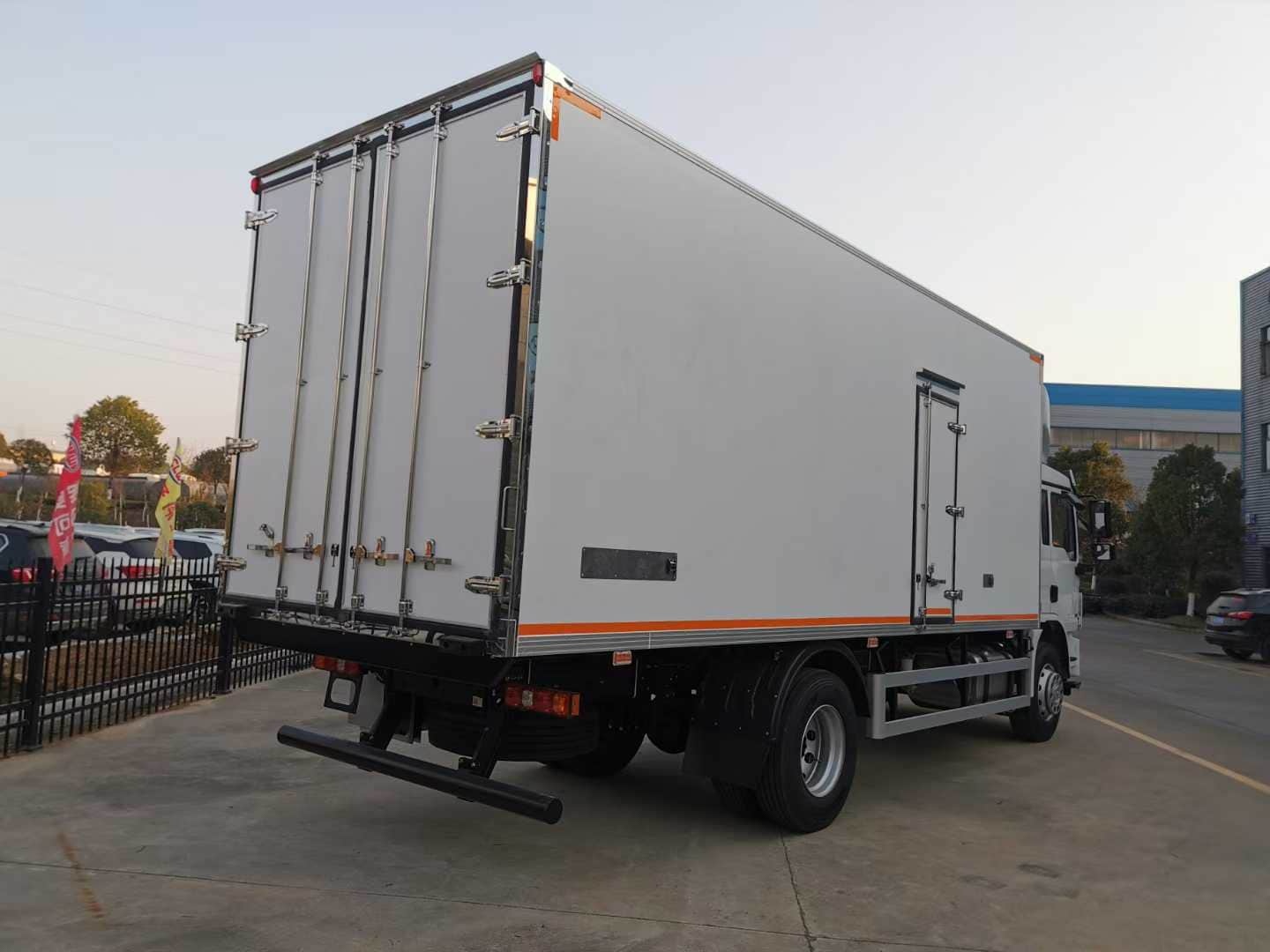 SHACMAN Automobile 4X2 15-ton refrigerated truck