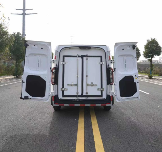 Geely Refrigerated Minivan