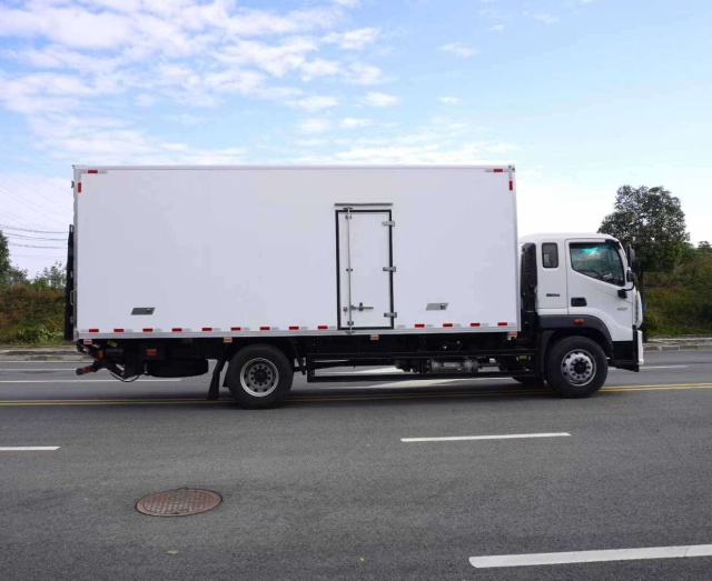 Foton 6.8-meter Refrigerated Extended Cab