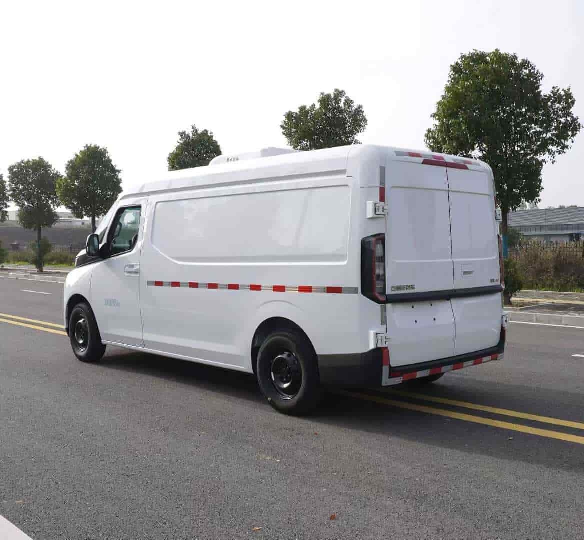 Geely Refrigerated Minivan