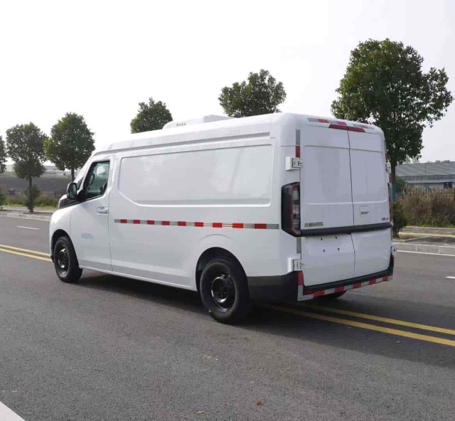 Geely Refrigerated Minivan