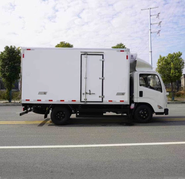 Jiangling (Zhongti) Refrigerated Truck
