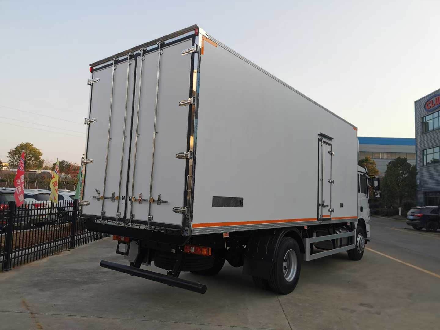 SHACMAN Automobile 4X2 15-ton refrigerated truck