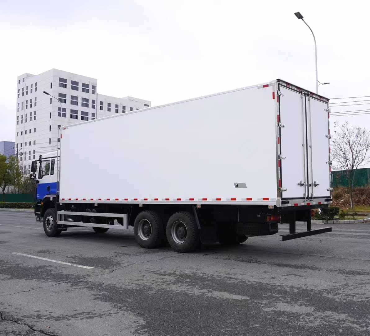 SHACMAN H3000 6×4 Refrigerated Truck