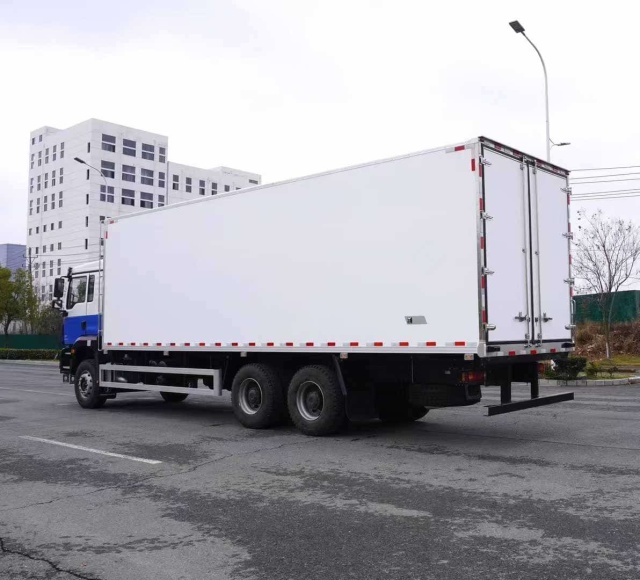 SHACMAN H3000 6×4 Refrigerated Truck