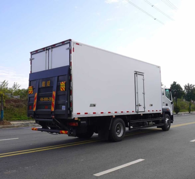 Foton 6.8-meter Refrigerated Extended Cab