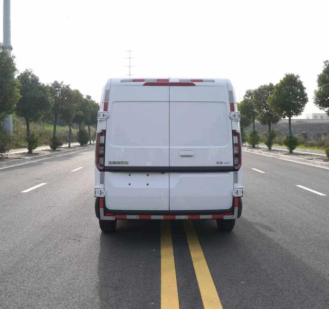 Geely Refrigerated Minivan