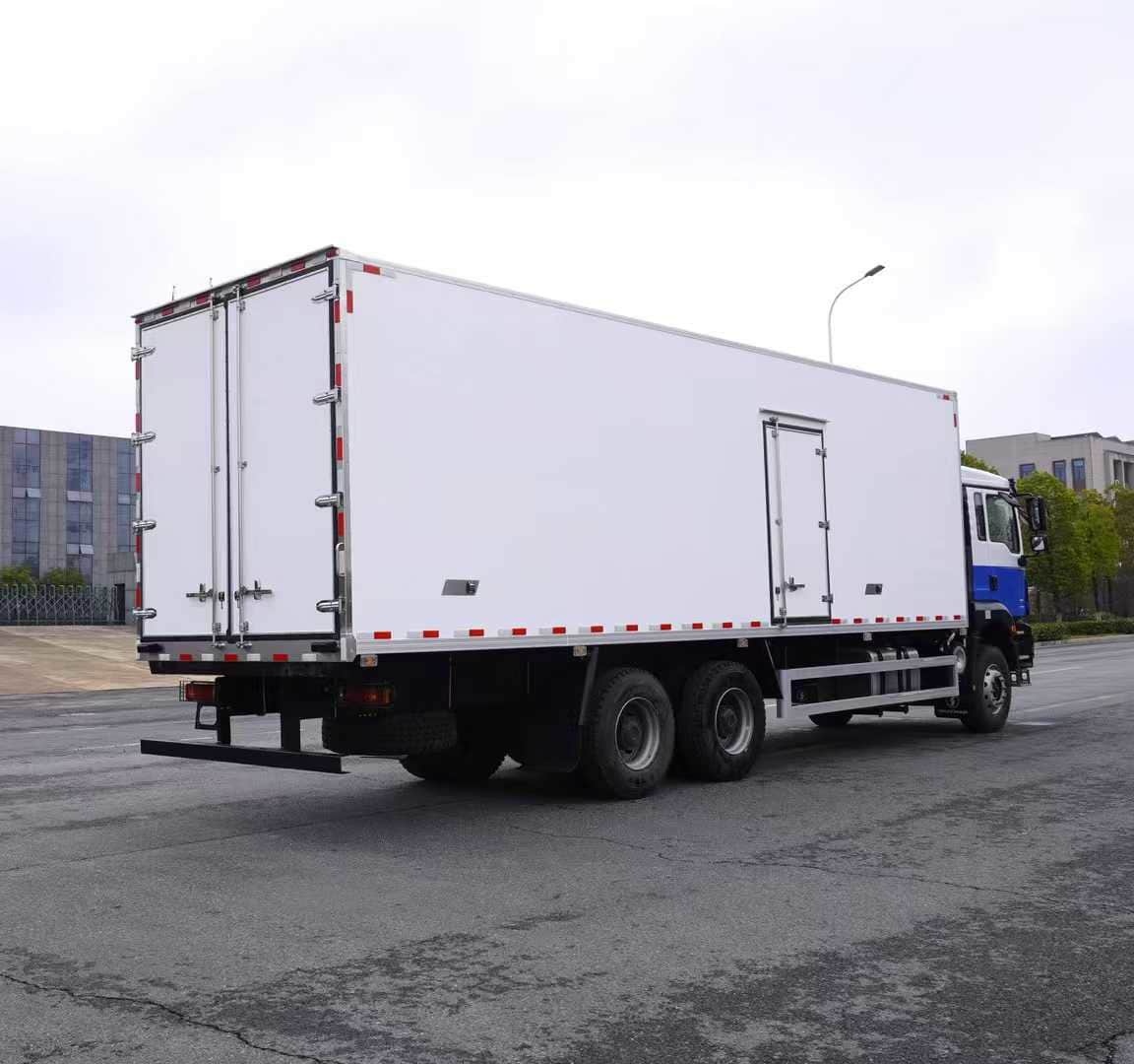 SHACMAN H3000 6×4 Refrigerated Truck