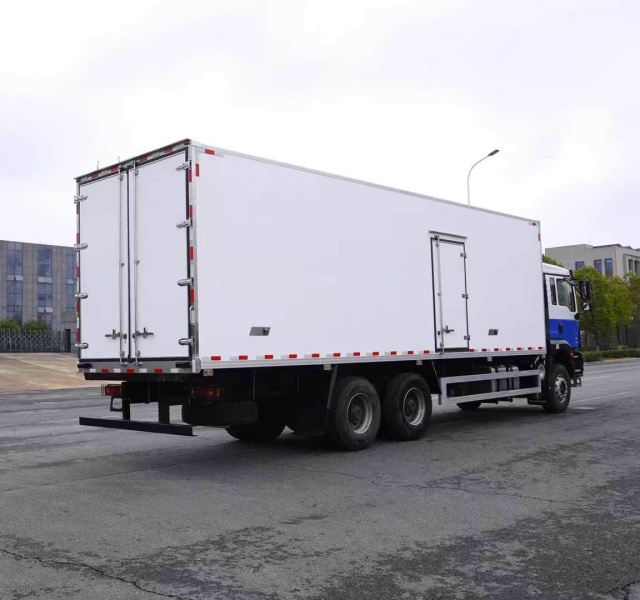 SHACMAN H3000 6×4 Refrigerated Truck