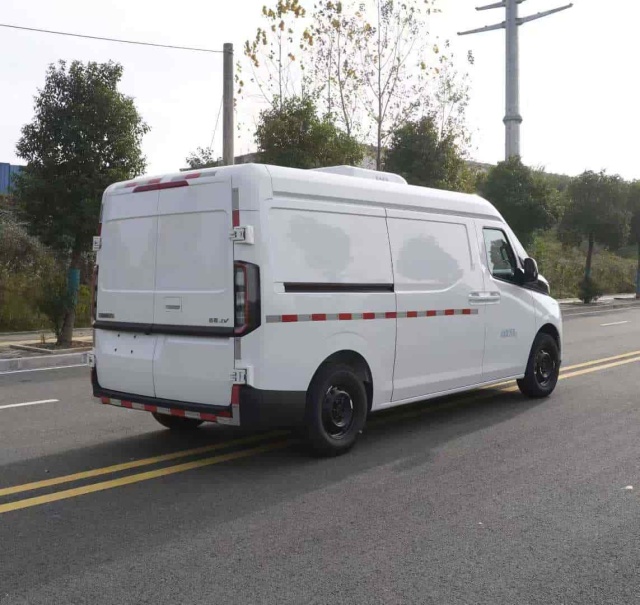 Geely Refrigerated Minivan