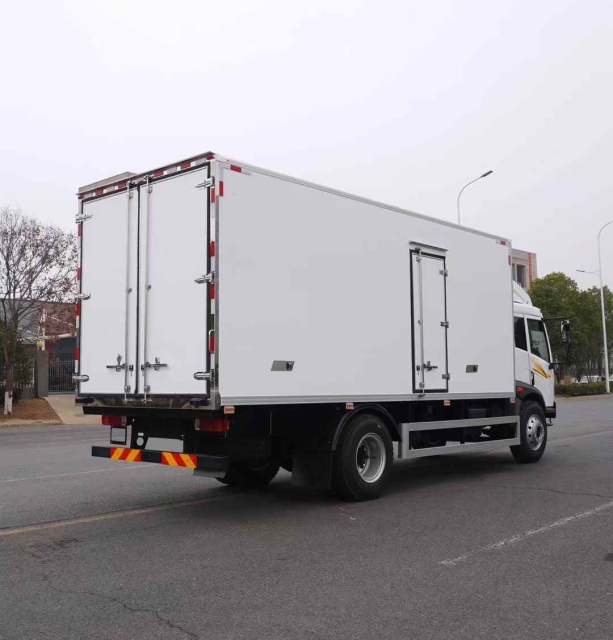 Jiefang Extended Cab Refrigerated Truck