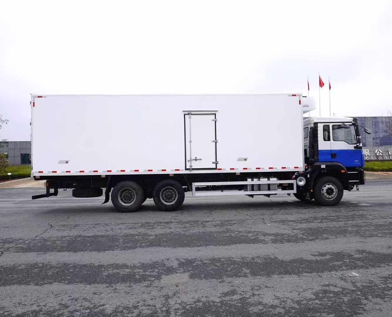 SHACMAN H3000 6×4 Refrigerated Truck