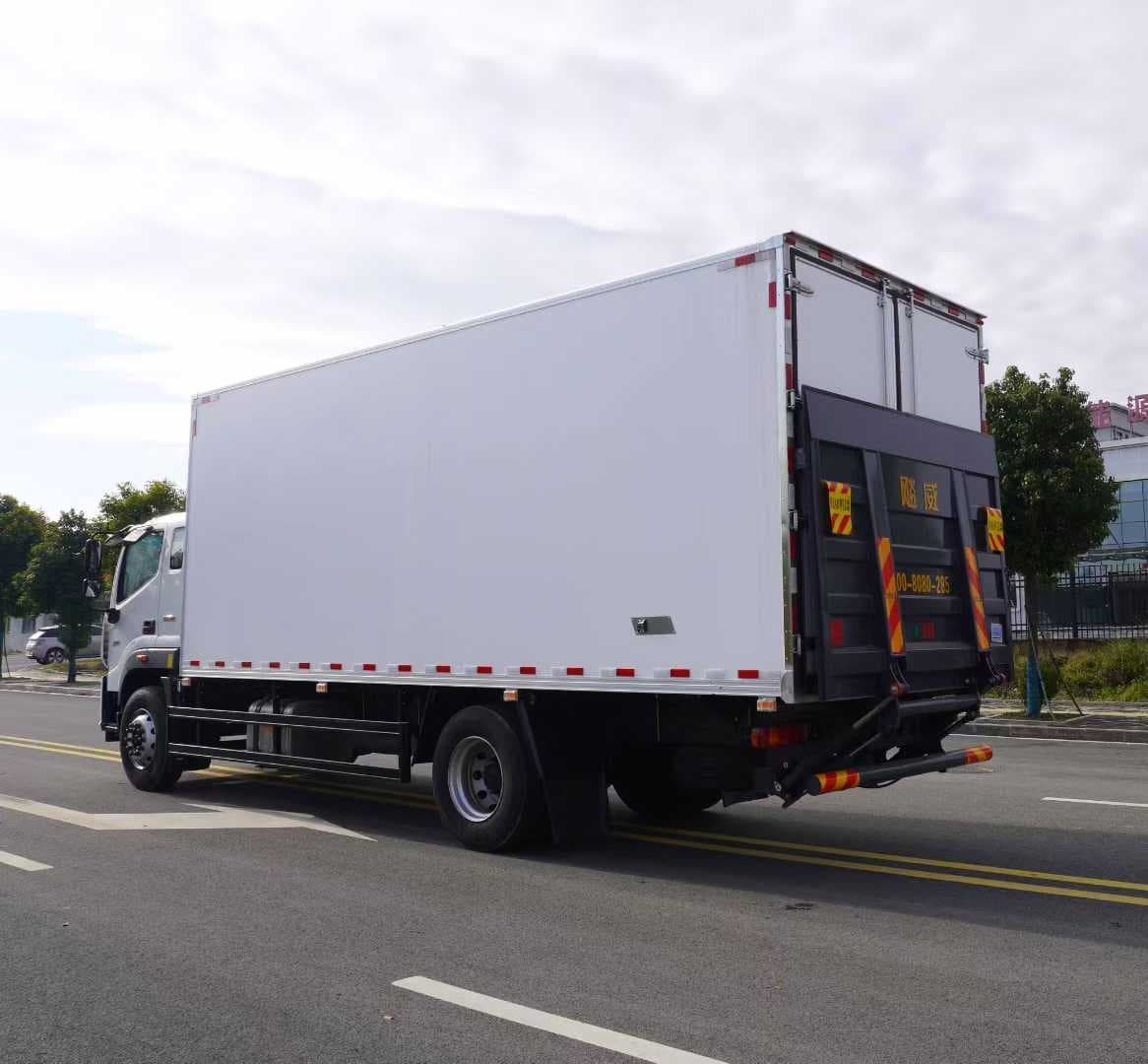 Foton 6.8-meter Refrigerated Extended Cab