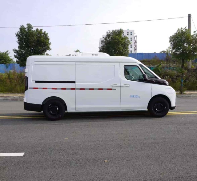 Geely Refrigerated Minivan
