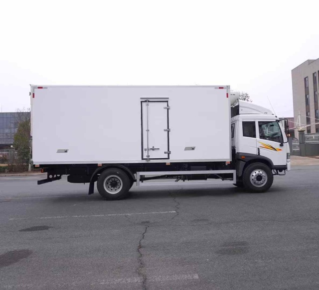 Jiefang Extended Cab Refrigerated Truck
