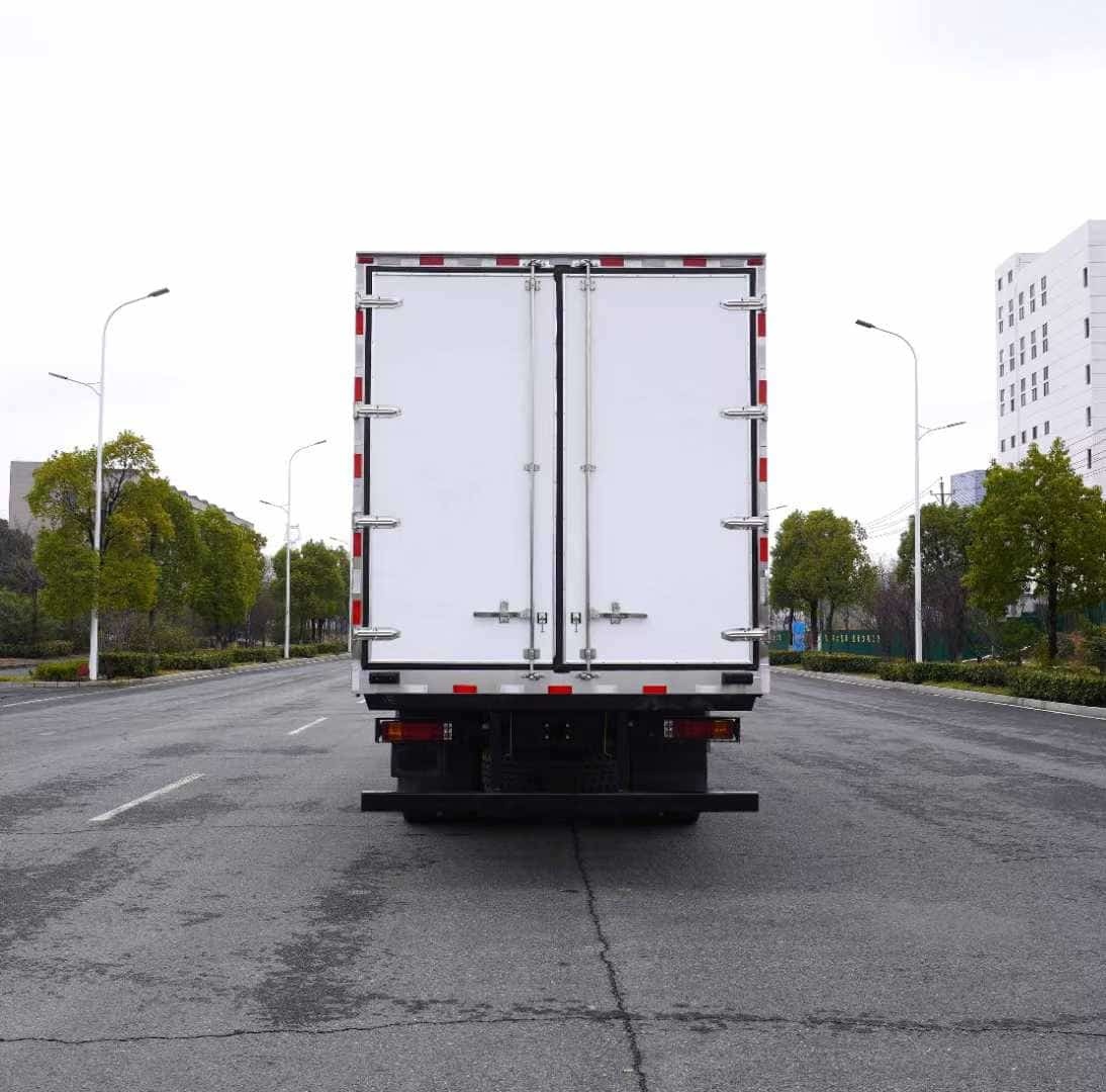 SHACMAN H3000 6×4 Refrigerated Truck