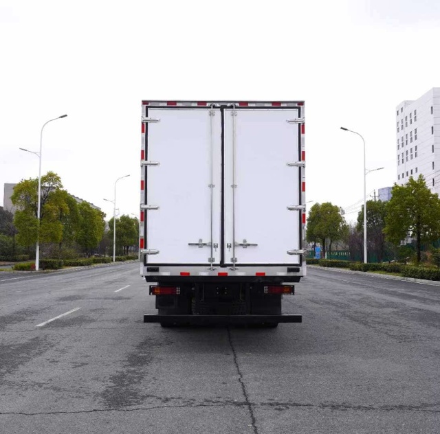 SHACMAN H3000 6×4 Refrigerated Truck