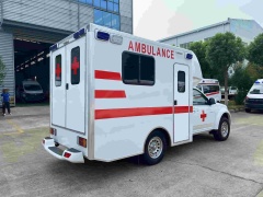 Pickup truck mobile ambulance
