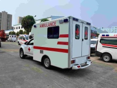 Pickup truck mobile ambulance