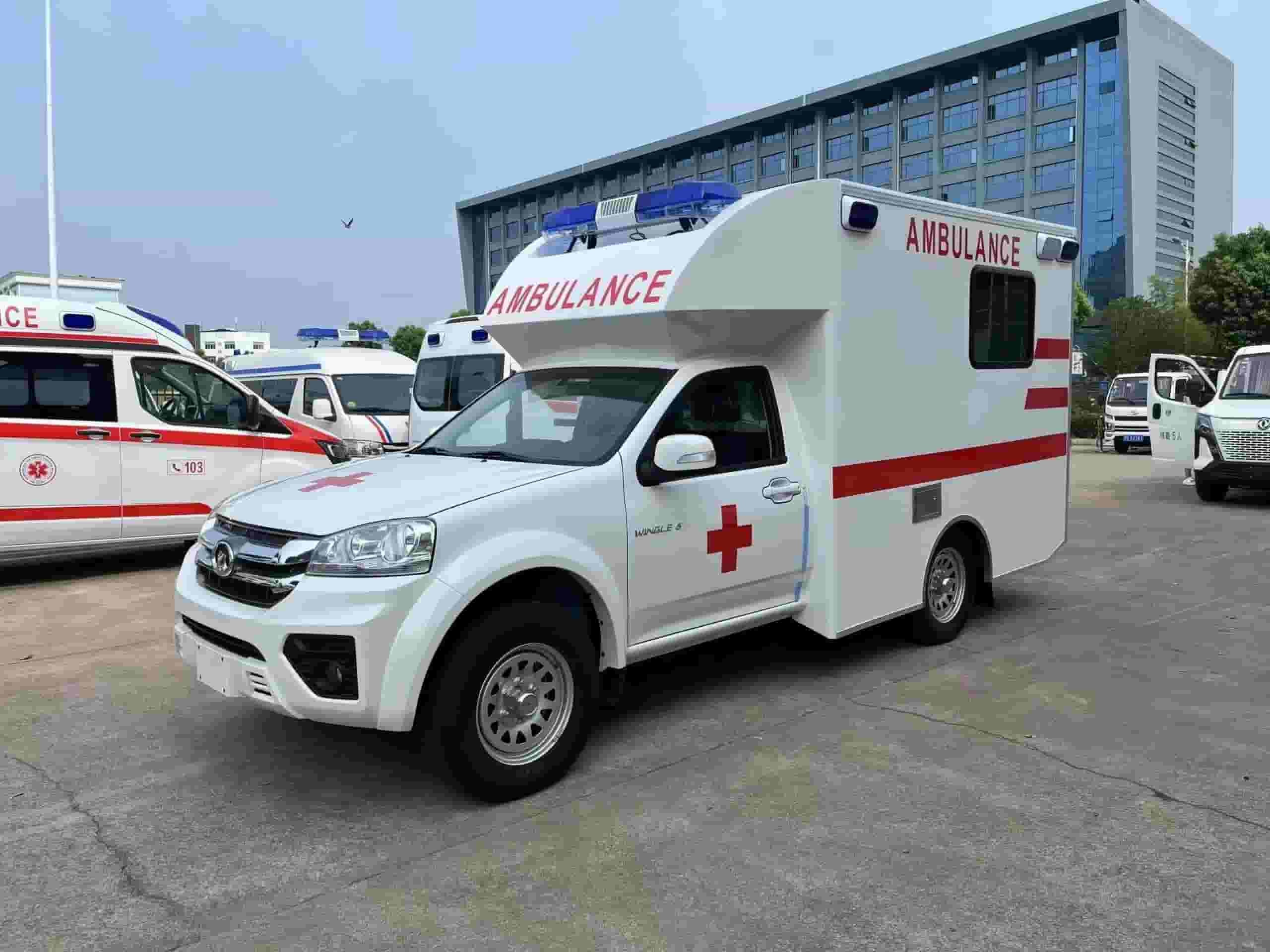 Pickup truck mobile ambulance