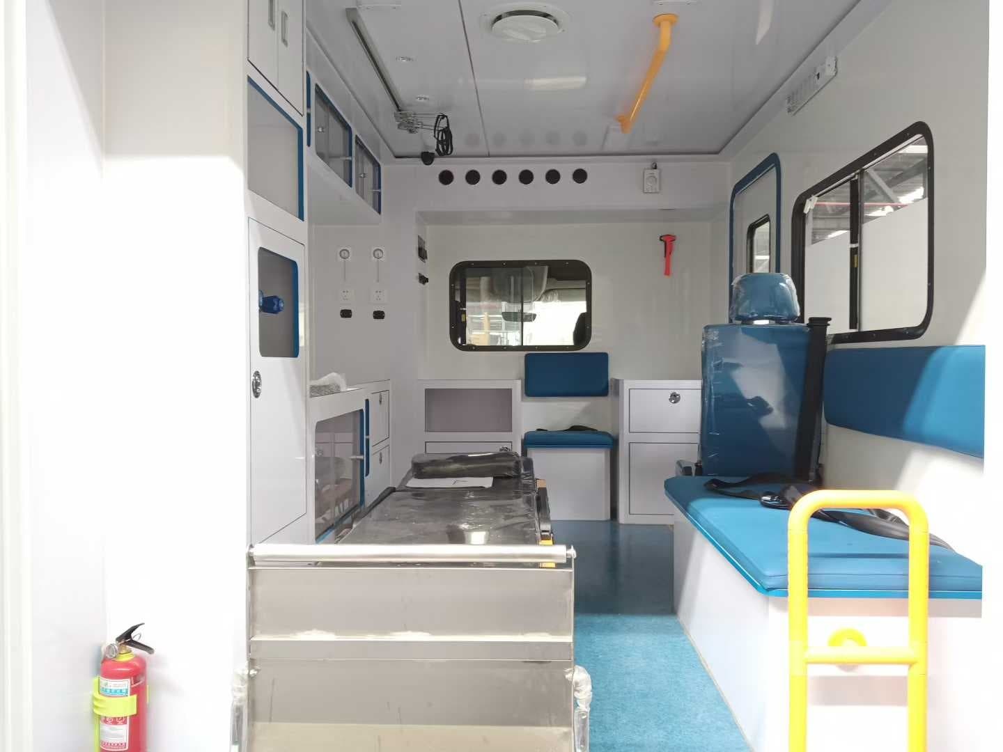 Maxus V90 mobile ambulance