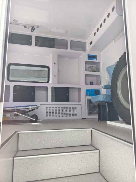 SHACMAN L3000 Customized Mobile Ambulance