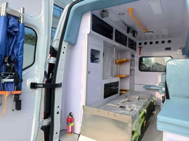 Ford V362 China VI diesel ambulance