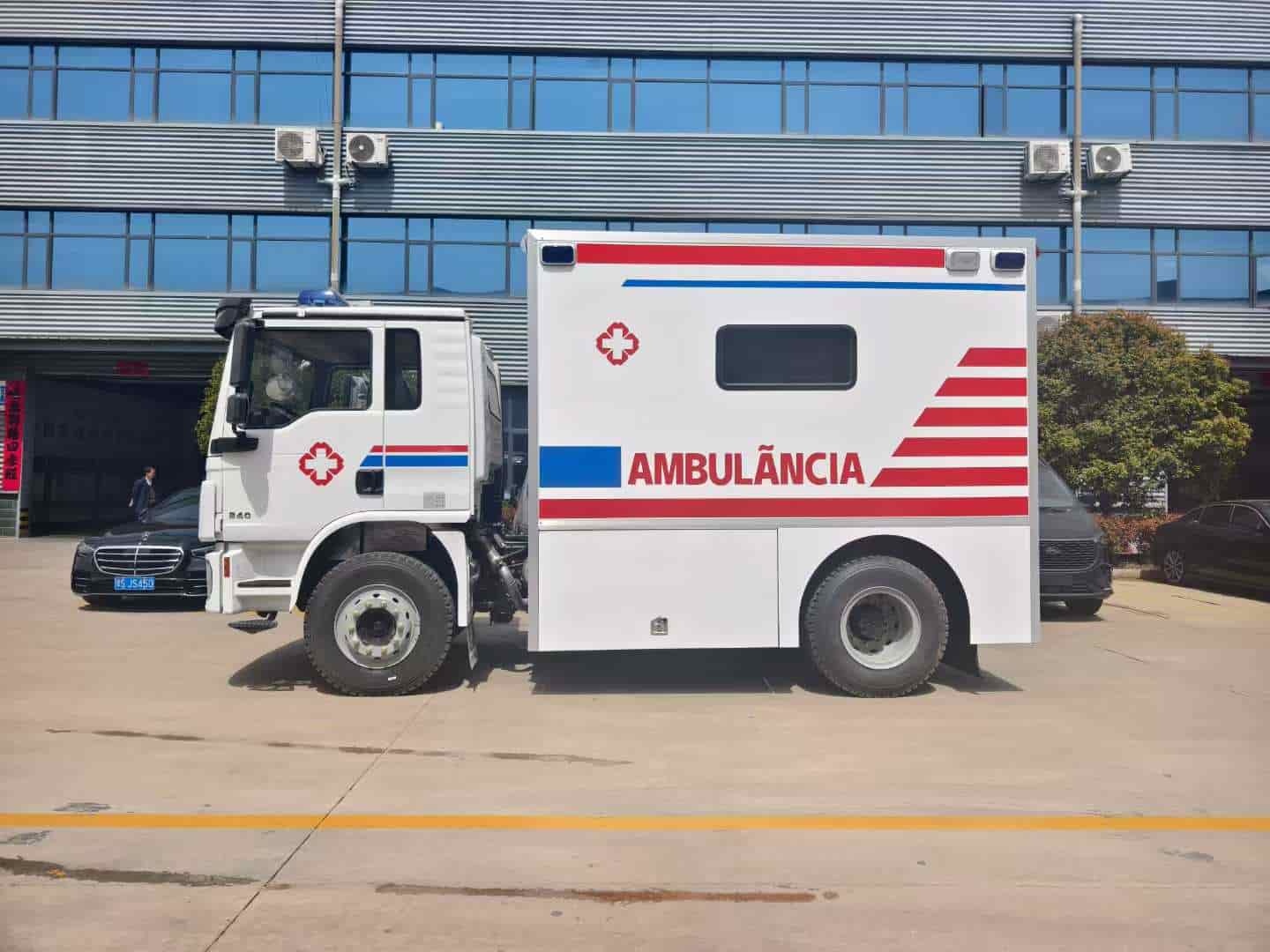 SHACMAN mobile ambulance