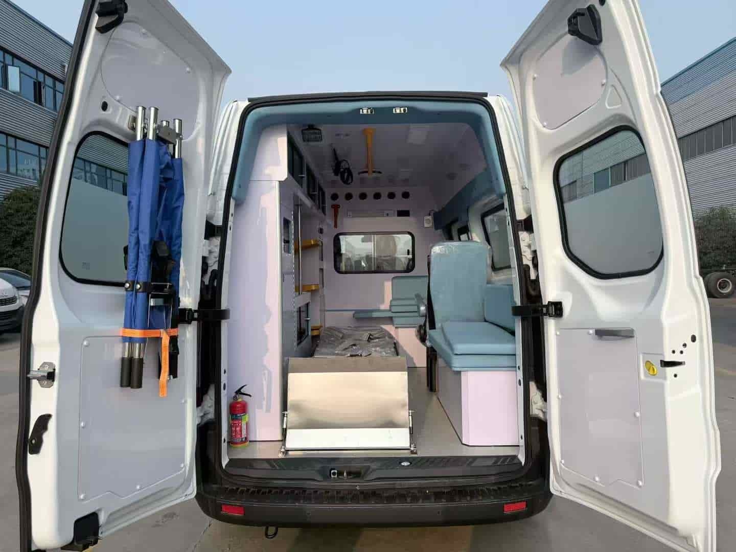 Ford V362 China VI diesel ambulance