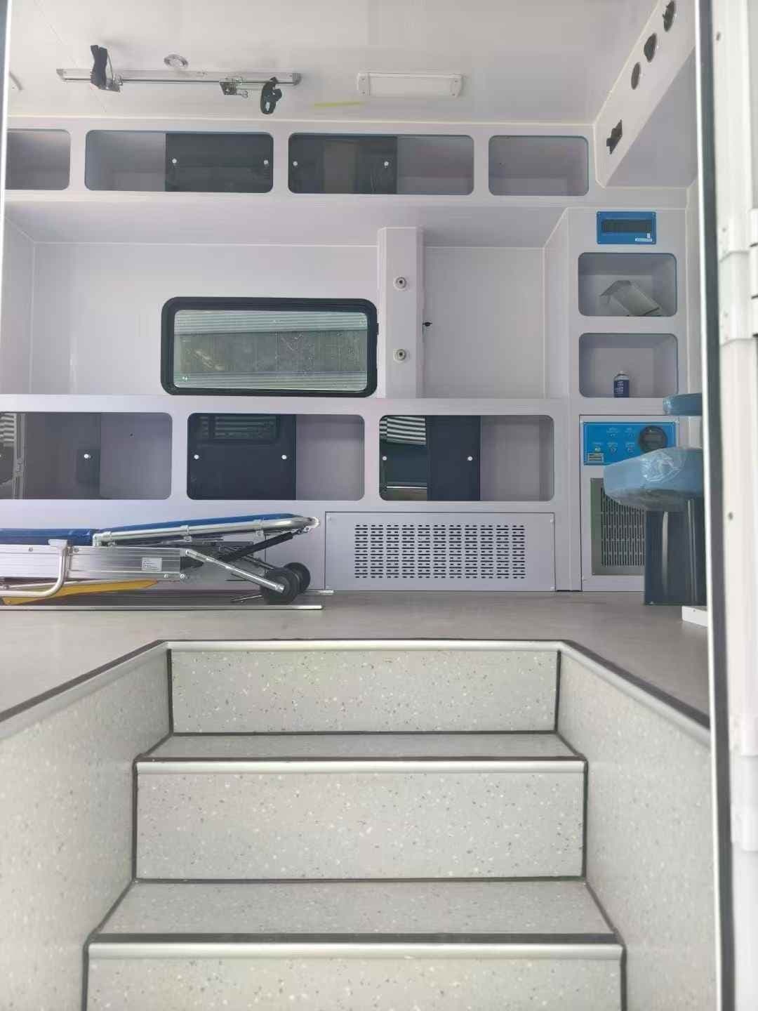 SHACMAN L3000 Customized Mobile Ambulance
