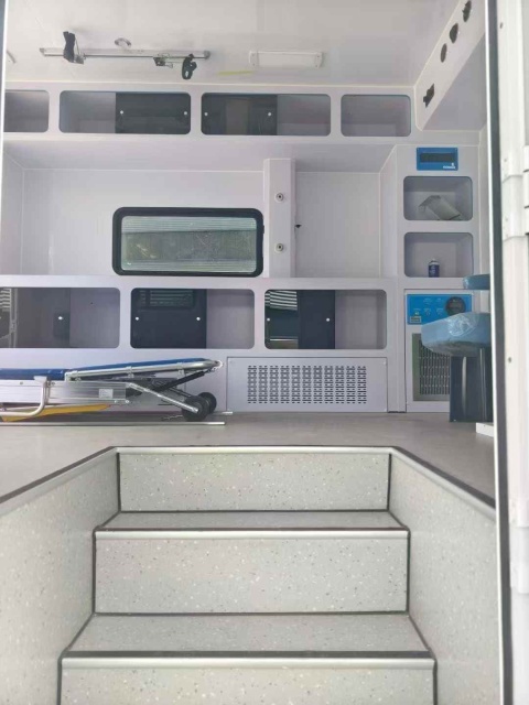 SHACMAN L3000 Customized Mobile Ambulance