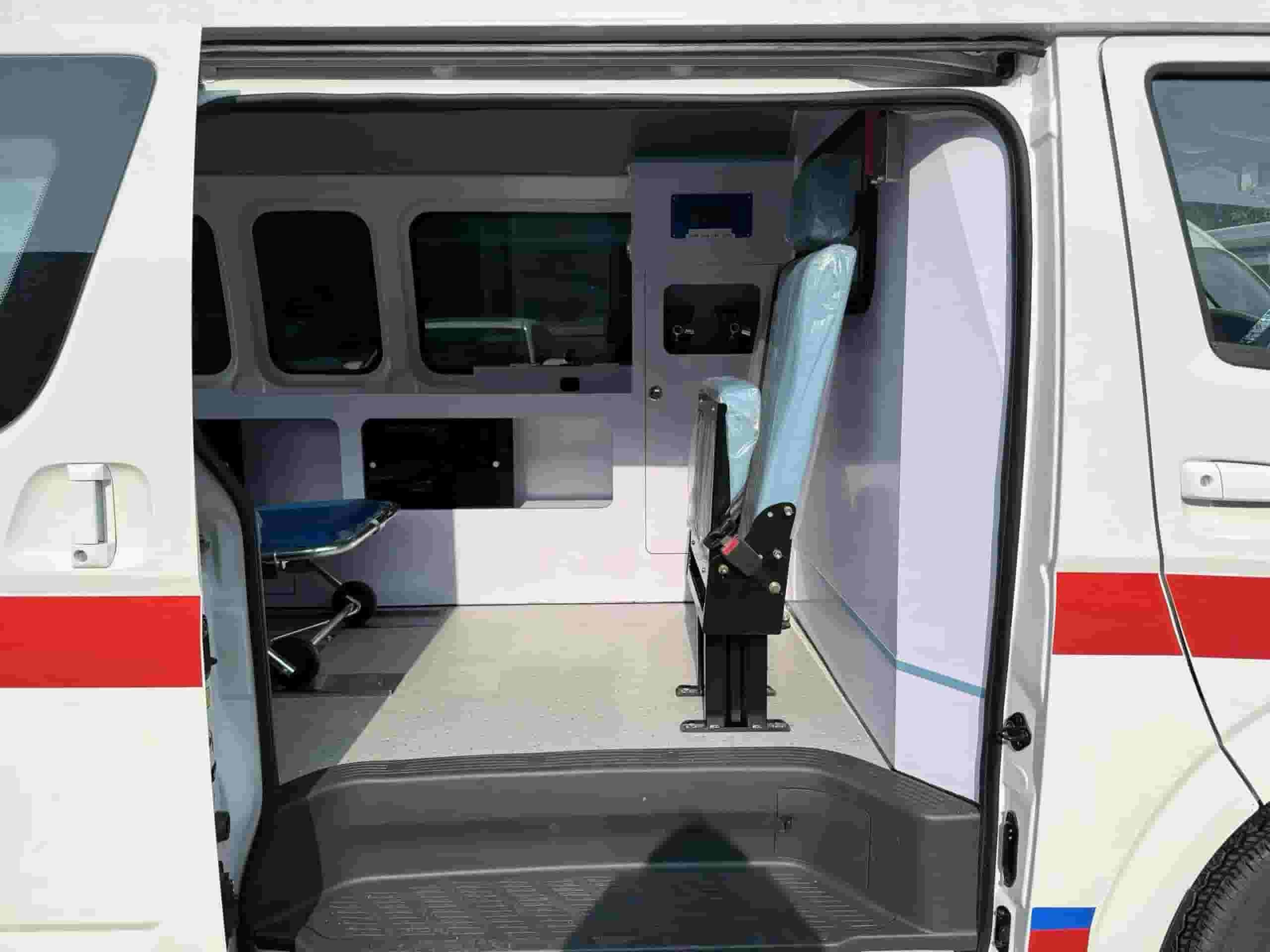 Foton G7 long-wheelbase transfer ambulance