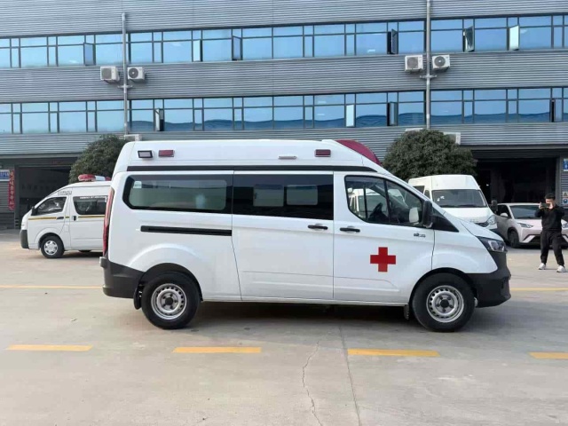 Ford V362 China VI diesel ambulance