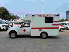 Pickup truck mobile ambulance