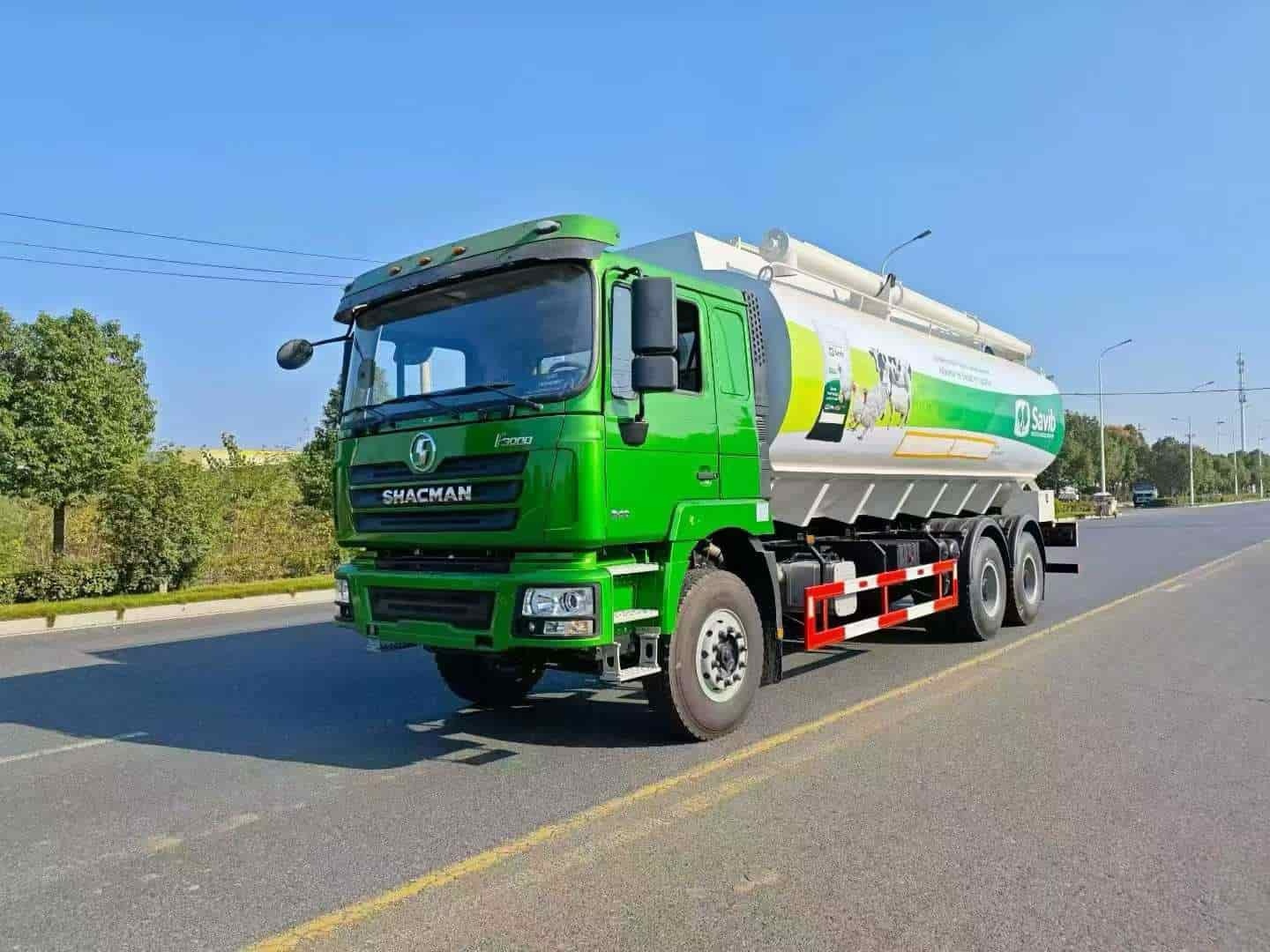 SHACMAN F3000 6×4 Bulk Feed Transport Truck