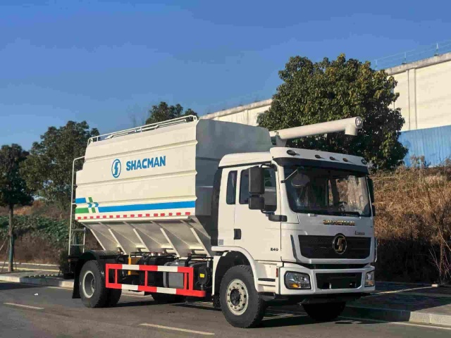 SHACMAN L3000 Gold Label 4×2 Bulk Feed Transport Truck