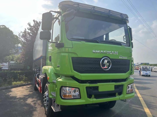 SHACMAN H3000 6×4 Feed Transport Truck