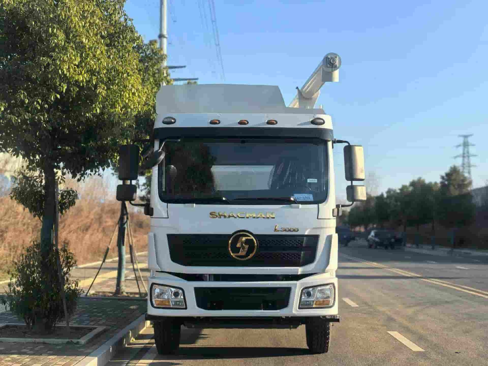 SHACMAN L3000 Gold Label 4×2 Bulk Feed Transport Truck