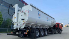 Semi-trailer bulk feed transport vehicle