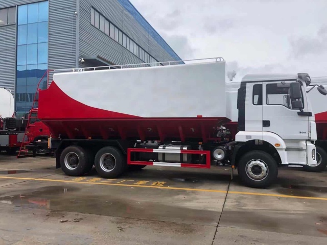 SHACMAN H3000 6×4 Bulk Feed Transport Truck