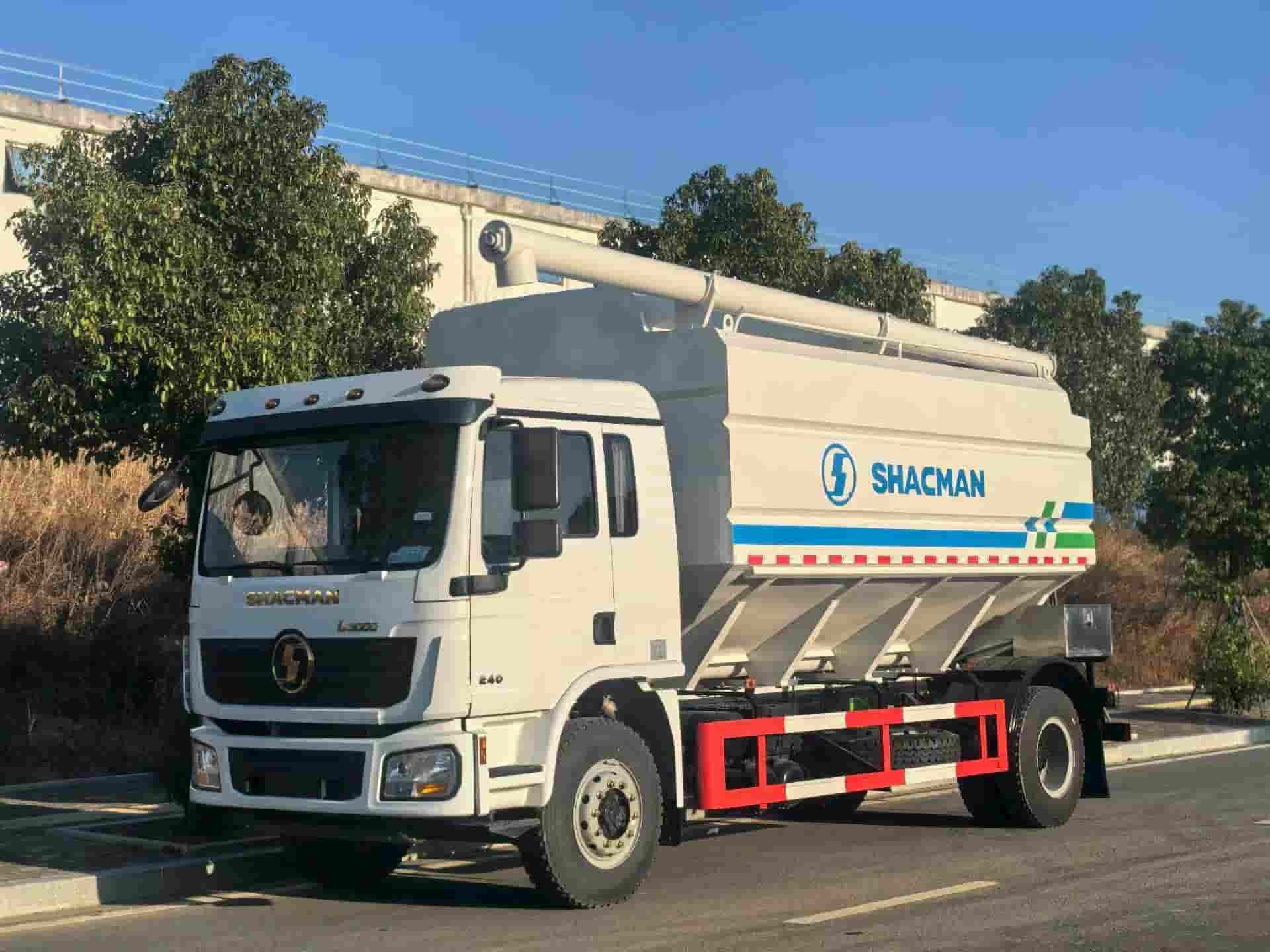 SHACMAN L3000 Gold Label 4×2 Bulk Feed Transport Truck