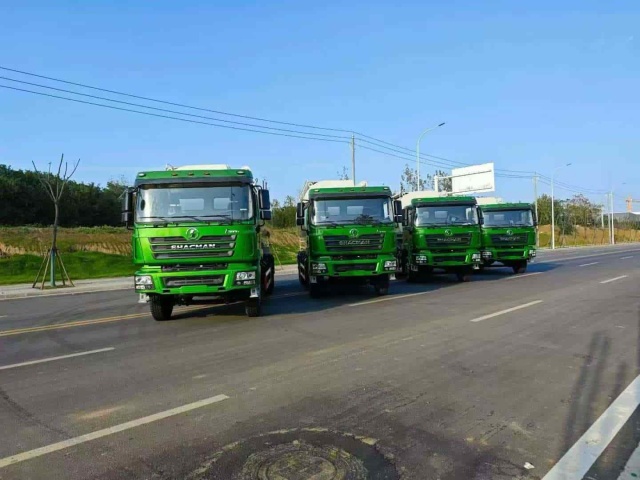 SHACMAN F3000 6×4 Bulk Feed Transport Truck