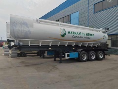 Semi-trailer bulk feed transport vehicle