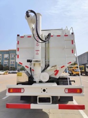 Sinotruk Howo right-hand drive bulk feed transport truck