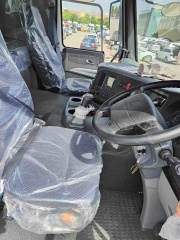 Sinotruk Howo right-hand drive bulk feed transport truck